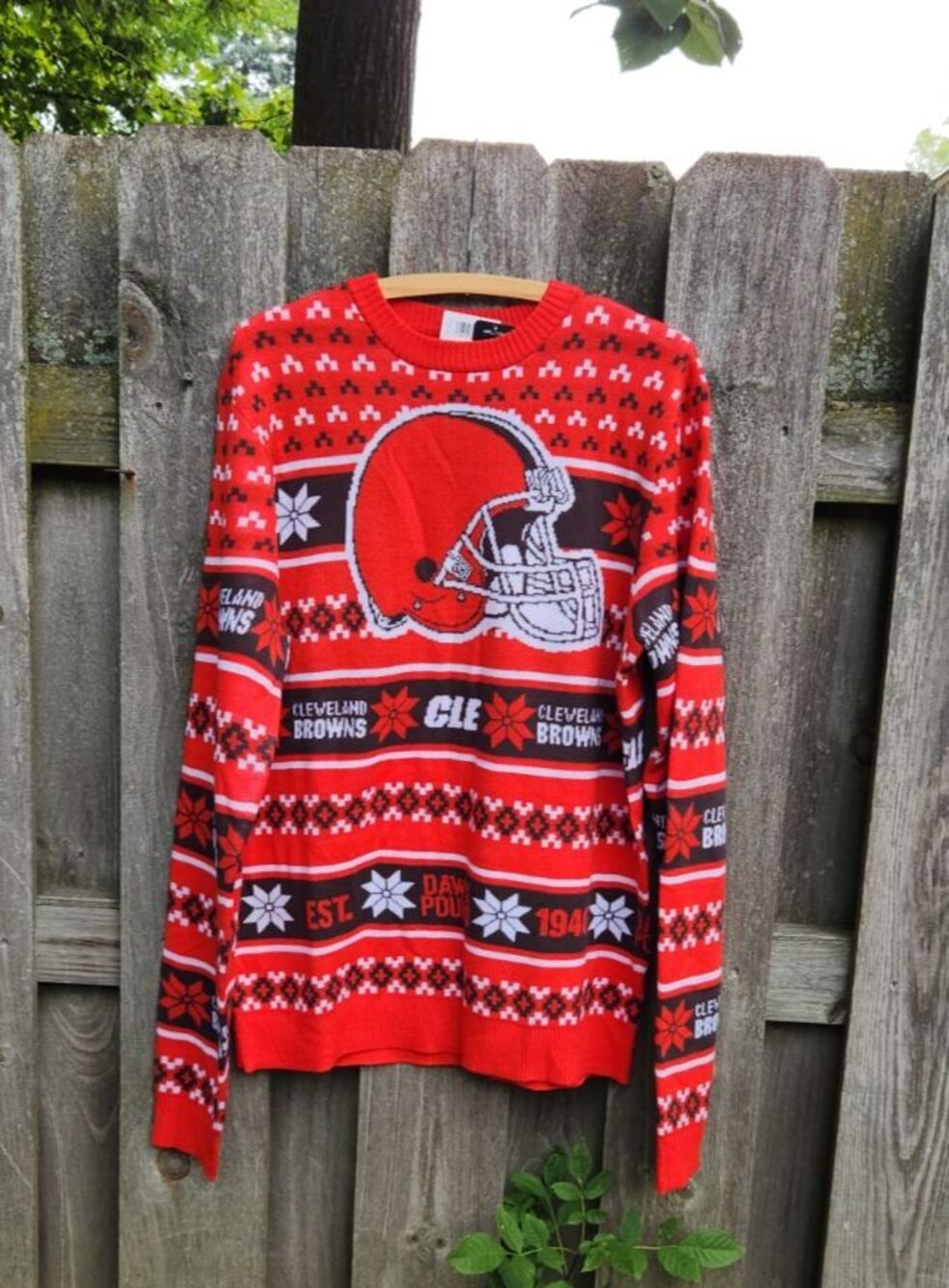 NFL Cleveland Browns Men’s M Christmas Sweater New With Tags (Ugly sweater)